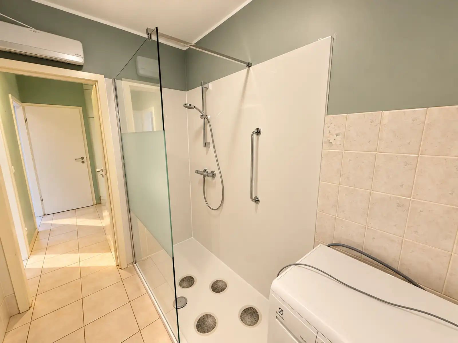 Instapklaar appartement met 2 slaapkamers en terras foto 12