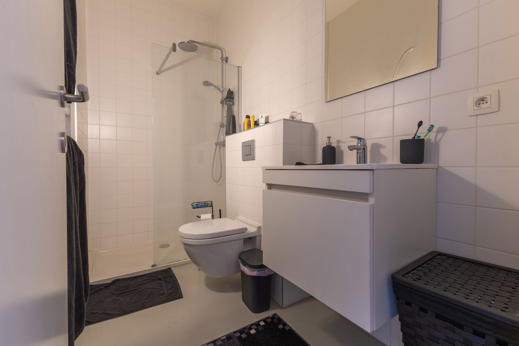 Recente studio met leuk terras en kelder foto 12