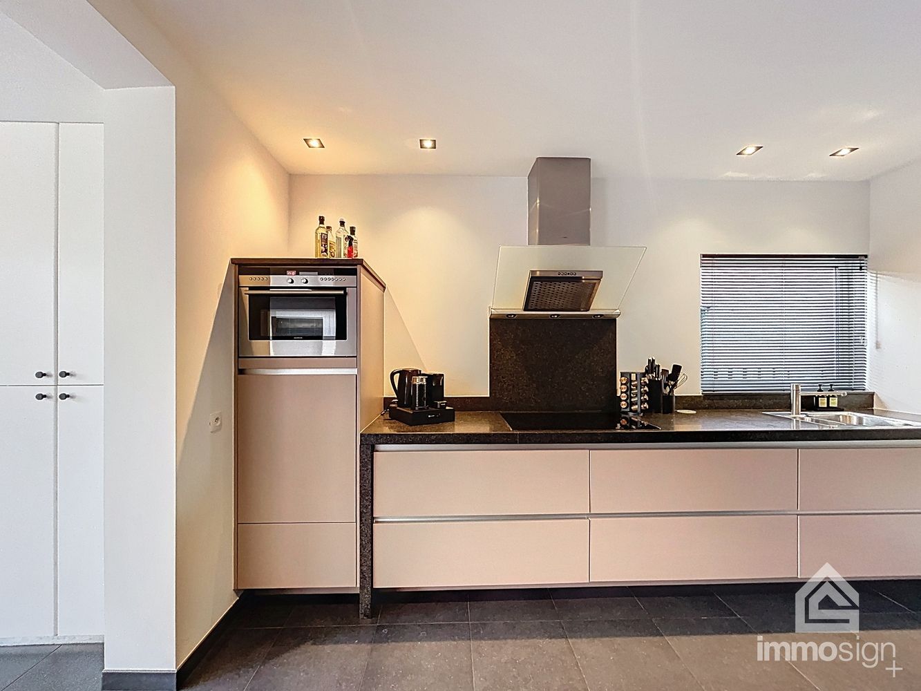 Modern gerenoveerde gezinswoning met authentieke elementen en een toffe uitstraling te Hamont-Achel! foto 8