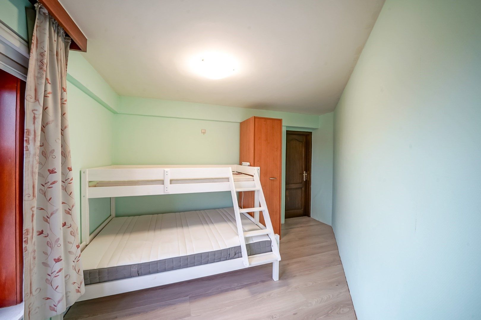 Appartement met 2 slaapkamers hoek Leffingestraat/Torhoutsesteenweg foto 8