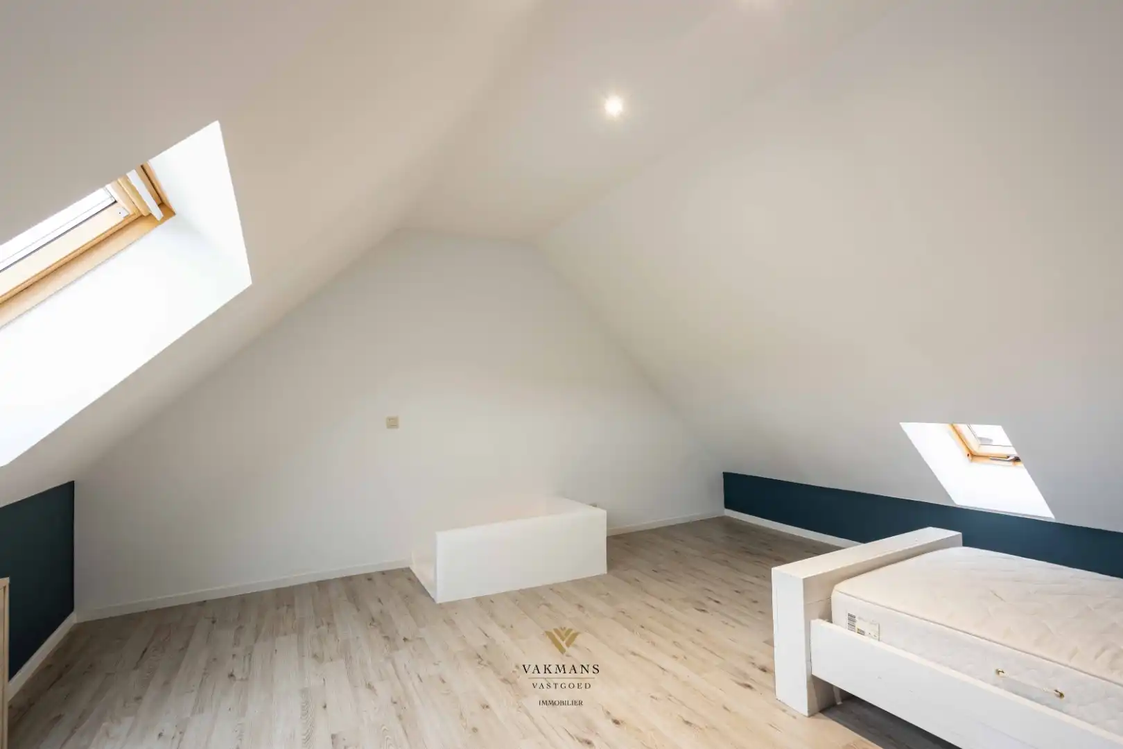 Prachtige gerenoveerde woning met 3 slaapkamers en tuin foto 40