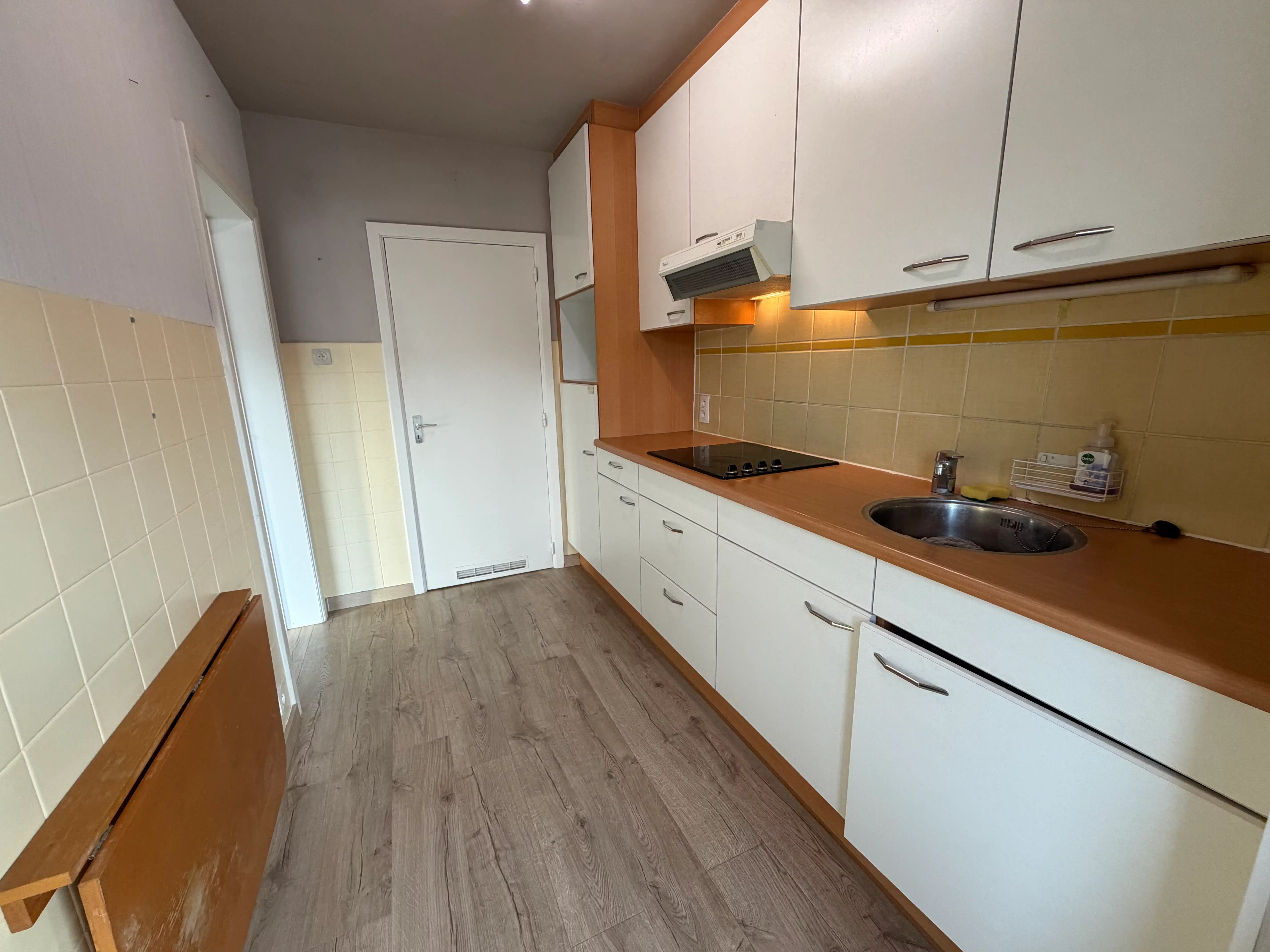 Goed onderhouden appartement met twee slaapkamers gelegen in een residentiële wijk. In een gebouw met lift. foto 9