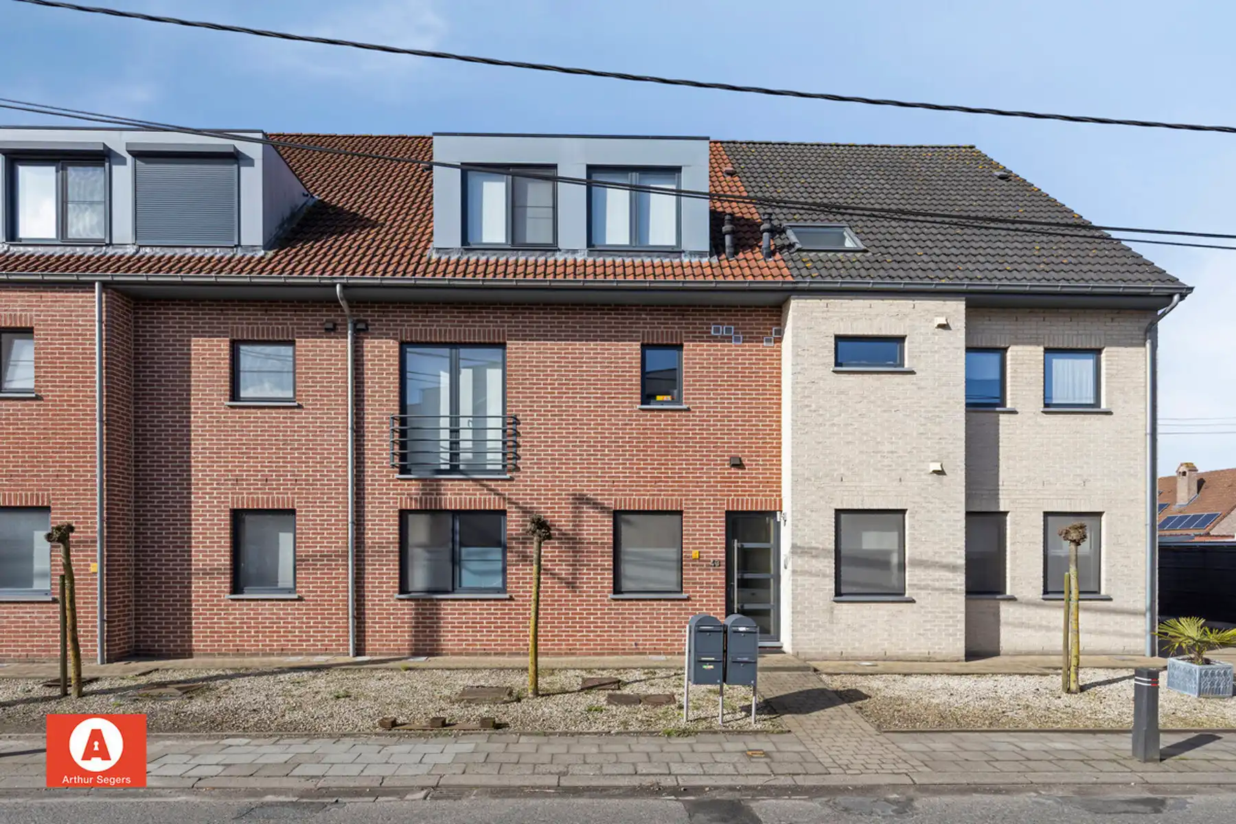 Energiezuinig gelijkvloers appartement met garage foto {{pictureIndex}}