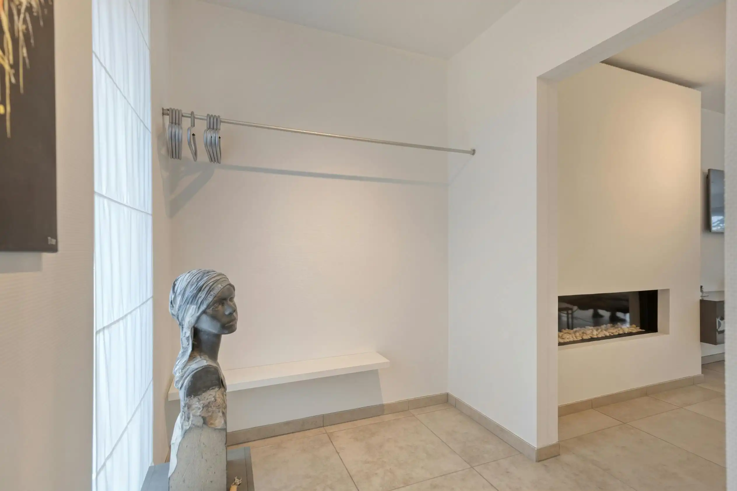Afgewerkt huis te koop in Ieper met 3 kamers, tuin en garage foto 4
