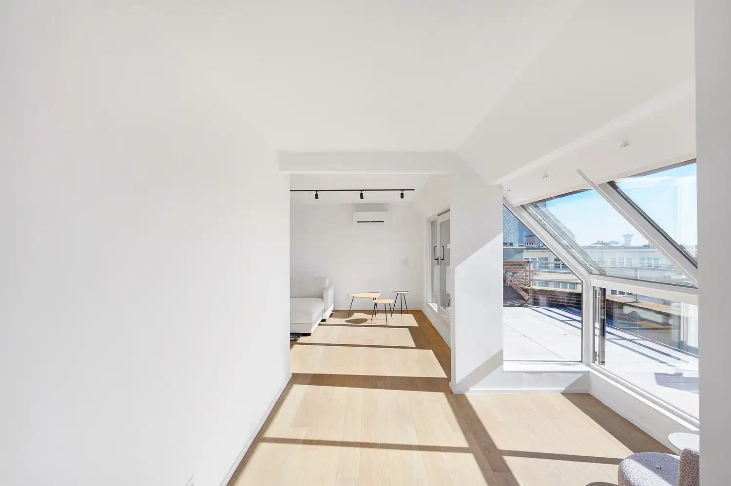 Uitzonderlijk duplex appartement met 4 slaapkamers en groot terras net achter de Zeedijk in Duinbergen foto 7