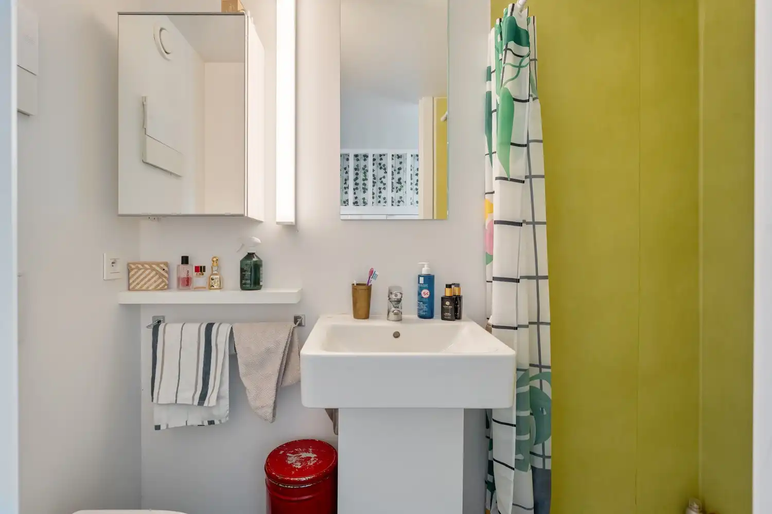 Centraal gelegen en moderne studentenkamer met eigen sanitair en een slaapverdiep! foto 6