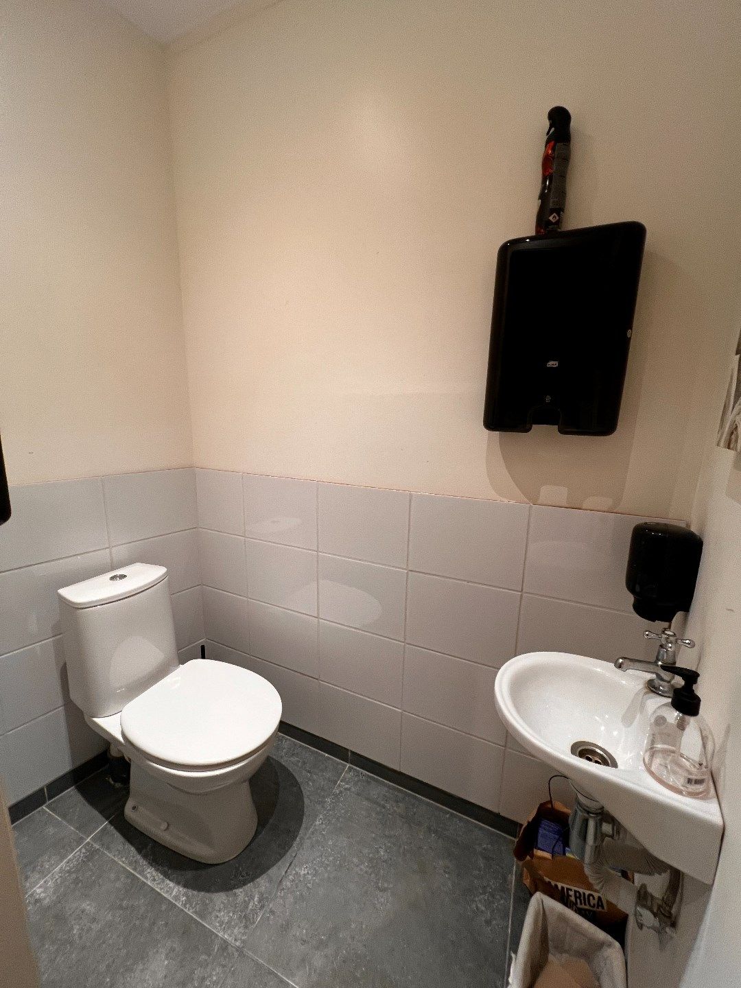 RUIM HANDELSPAND MET APPARTEMENT EN GARAGE IN CENTRUM POPERINGE foto 17