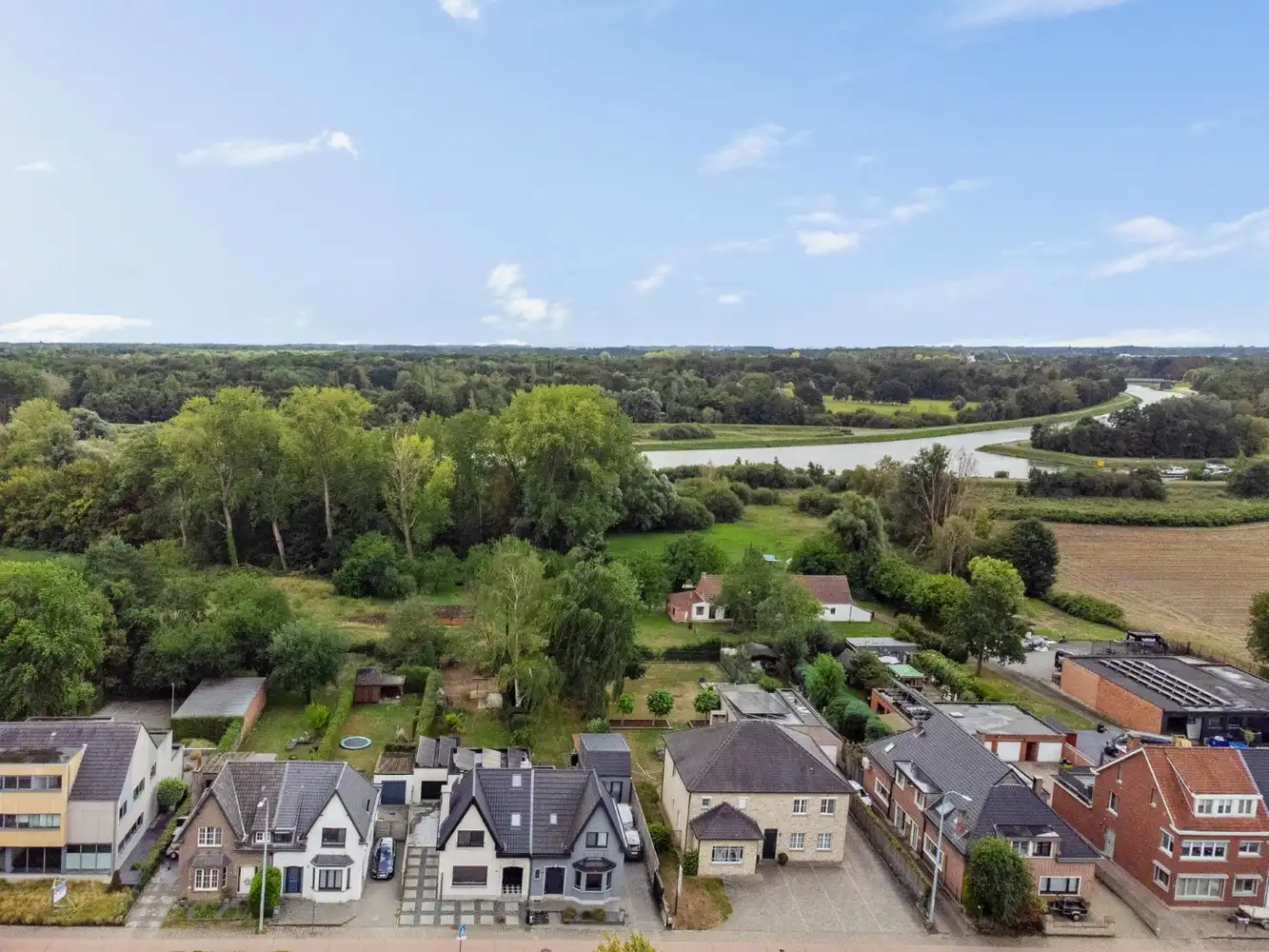 INSTAPKLARE WONING MET 2 SLAAPKAMERS EN MOOIE TUIN! foto 2