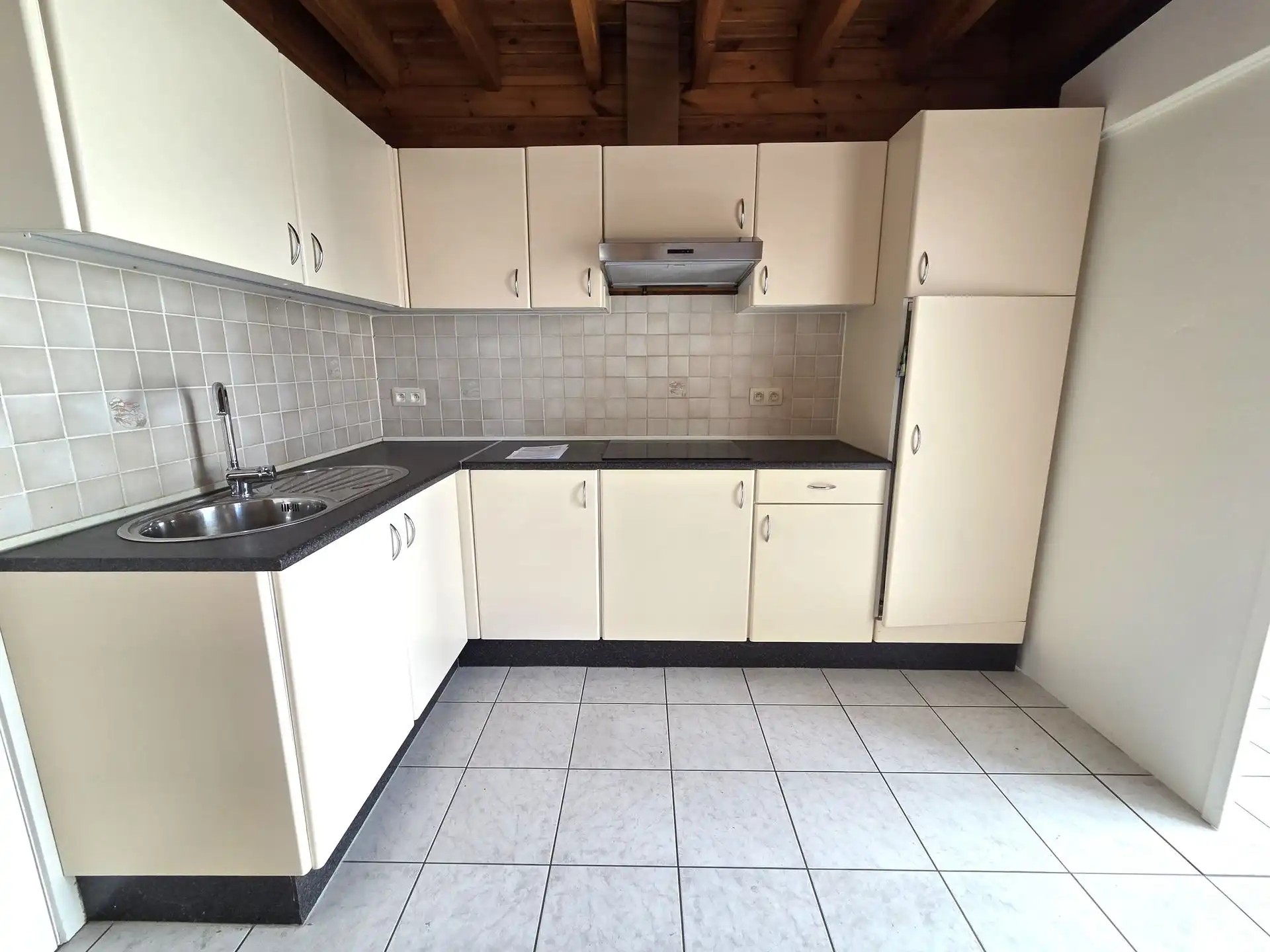 Instapklare woning, 5 slpk met groot bijgebouw van 112m² foto 4