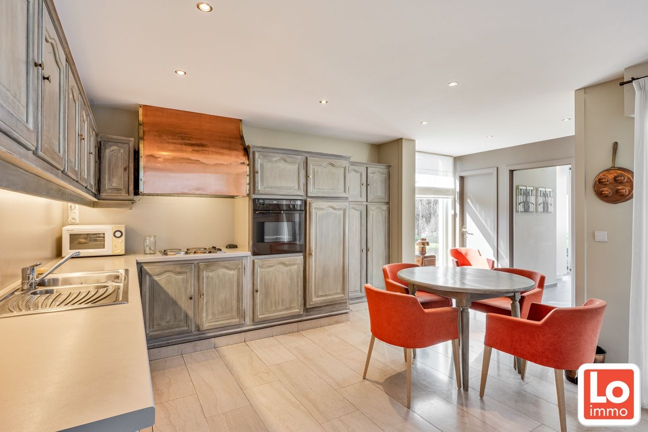 Prachtige eigendom op 1774m² met ruime garage/magazijn en 5 slaapkamers foto 10