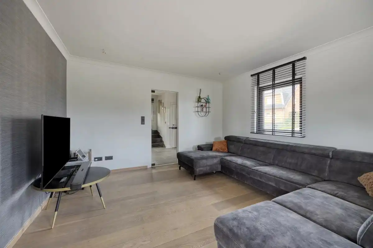 RUIME WONING OP GUNSTIGE LOCATIE EN GELEGEN OP EEN PERCEEL VAN 17A44CA foto 8