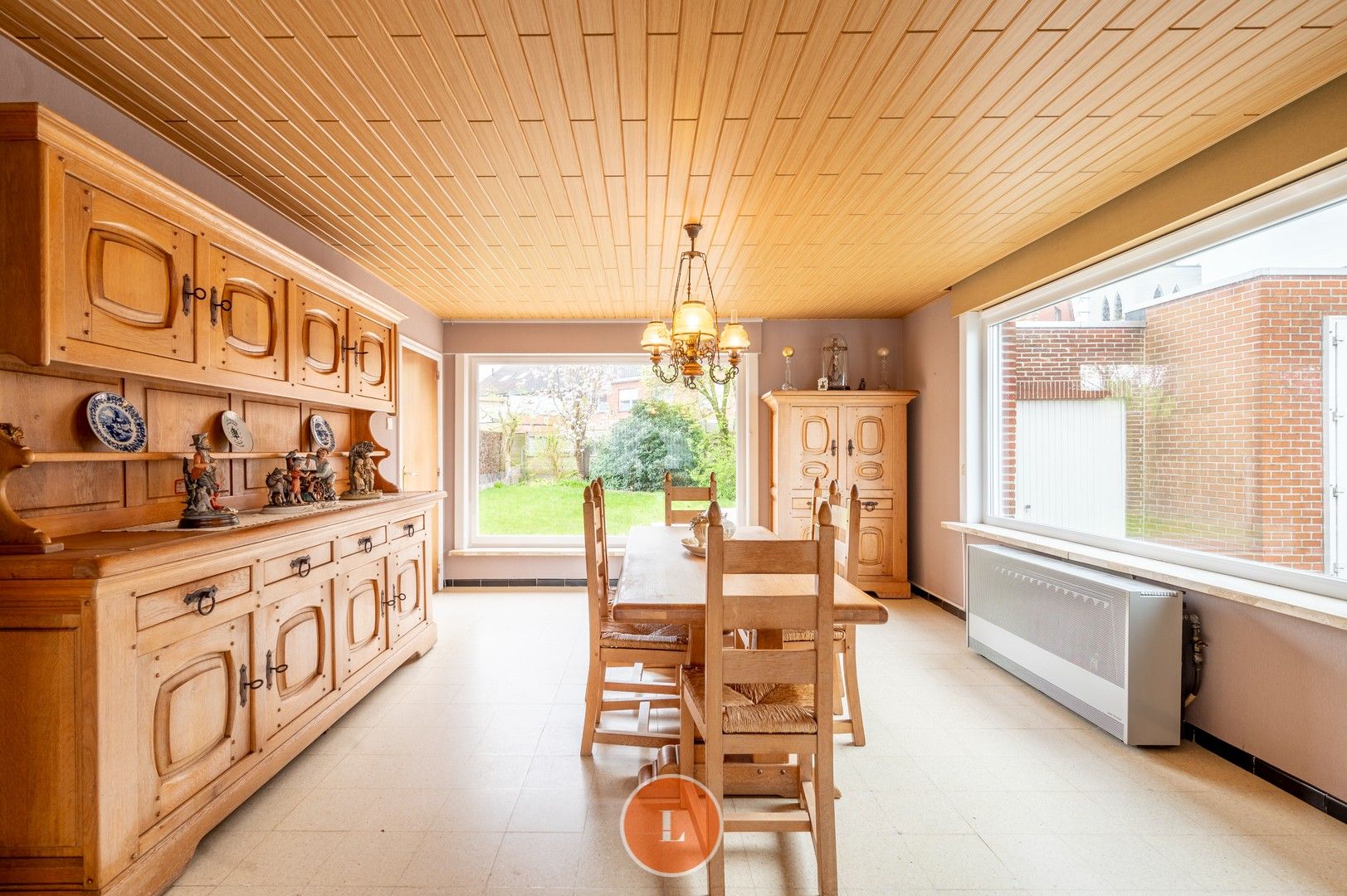 Te renoveren halfopen woning met 3 slaapkamers en 2 garages te Izegem! foto 4