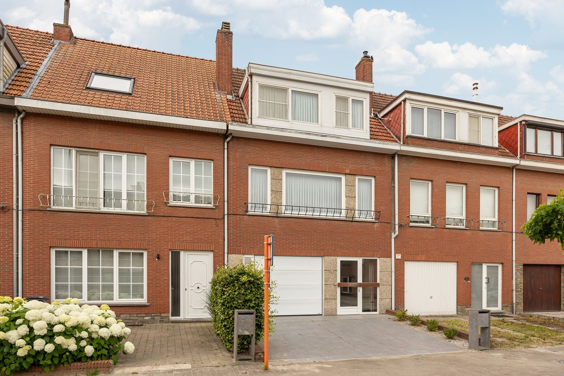 Woning met 4 slaapkamers in rustige wijk foto 2