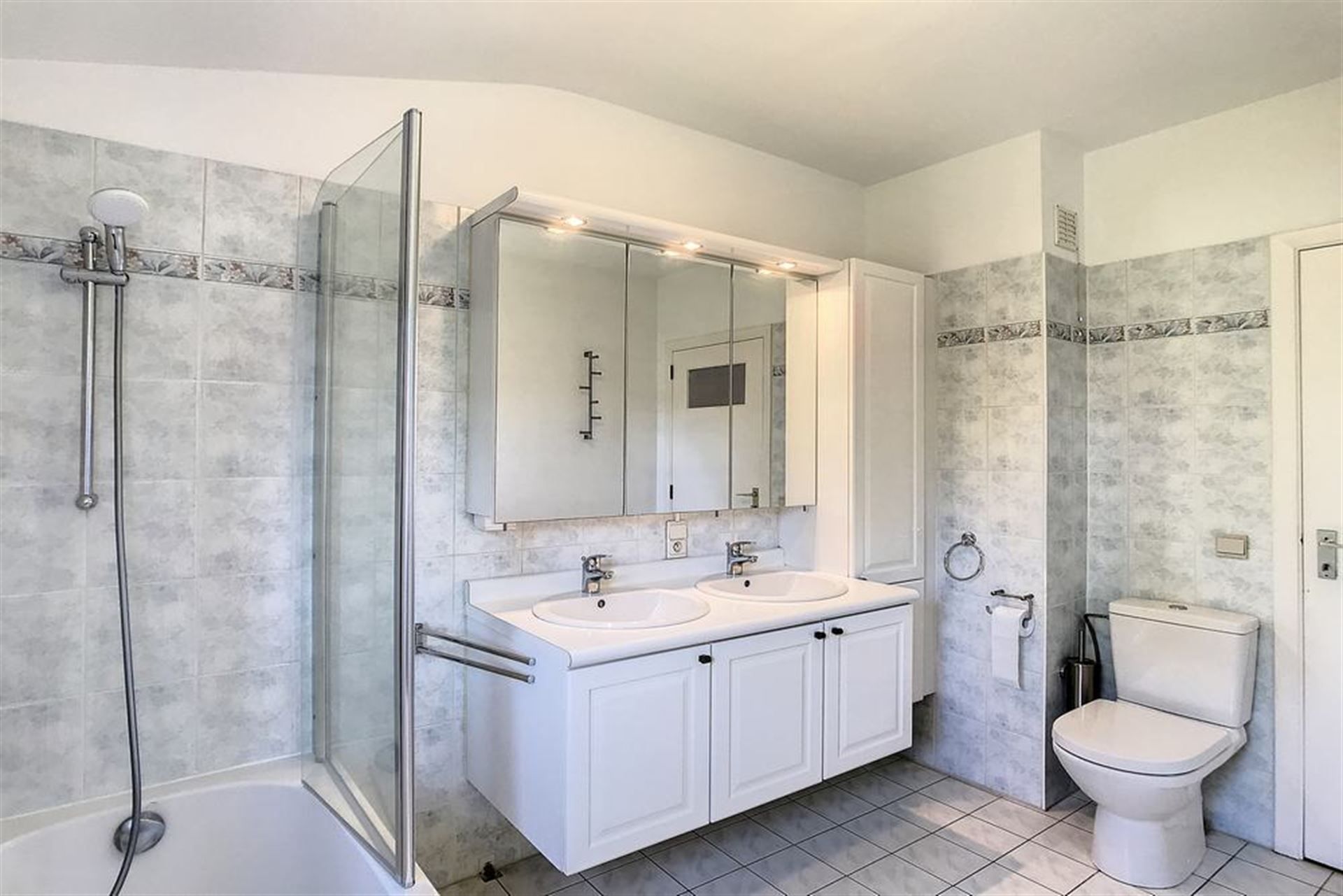 Villa 4 slaapkamers - rustige ligging - prachtige tuin! foto 16