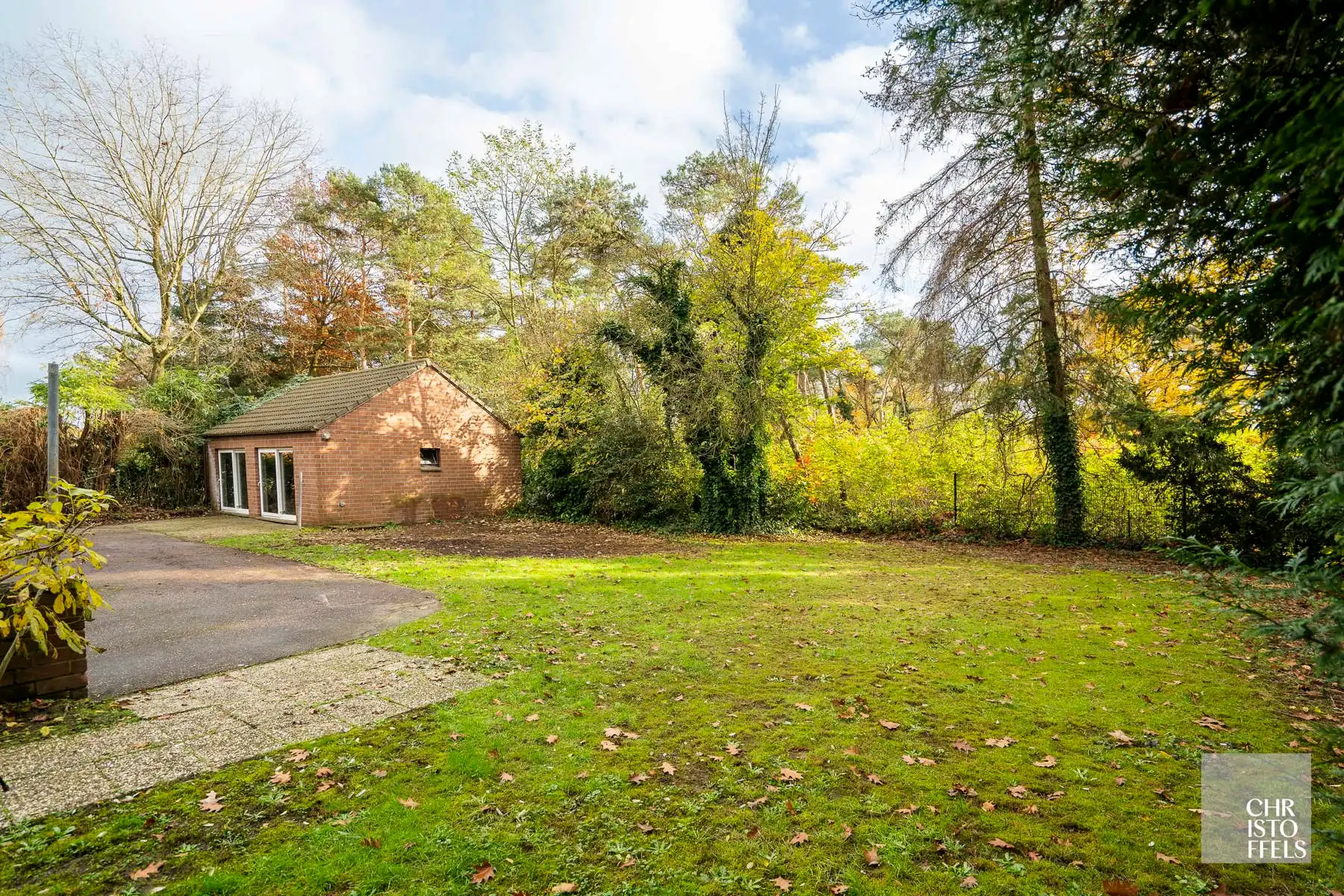 Opbrengsteigendom, bijzonder groot woonhuis van 761m² met 10 slaapkamers, mooi en rustig gelegen op 1.800m² met een eigen parkeerterrein!  foto 8