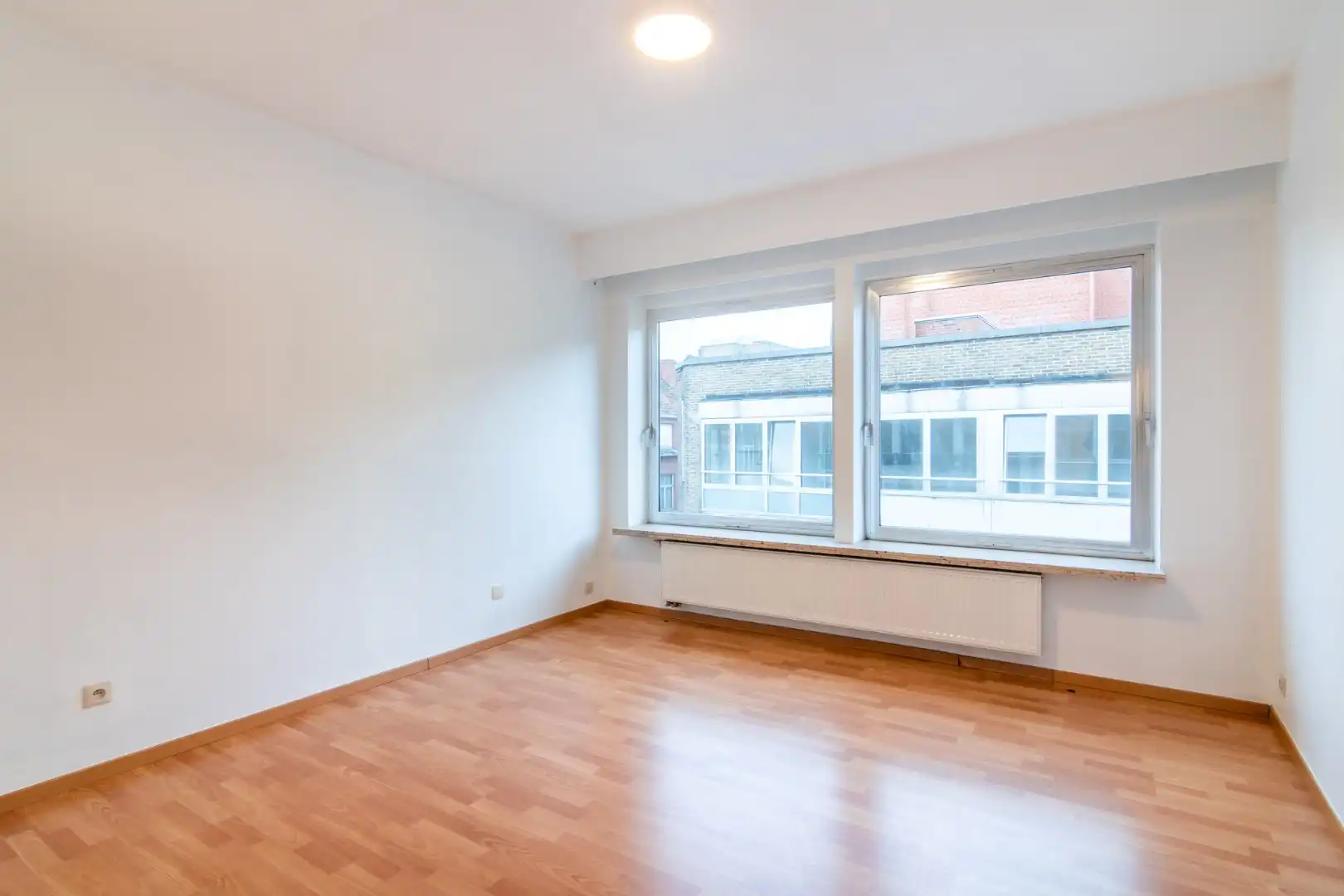 Lichtrijk appartement in hartje Izegem foto 8
