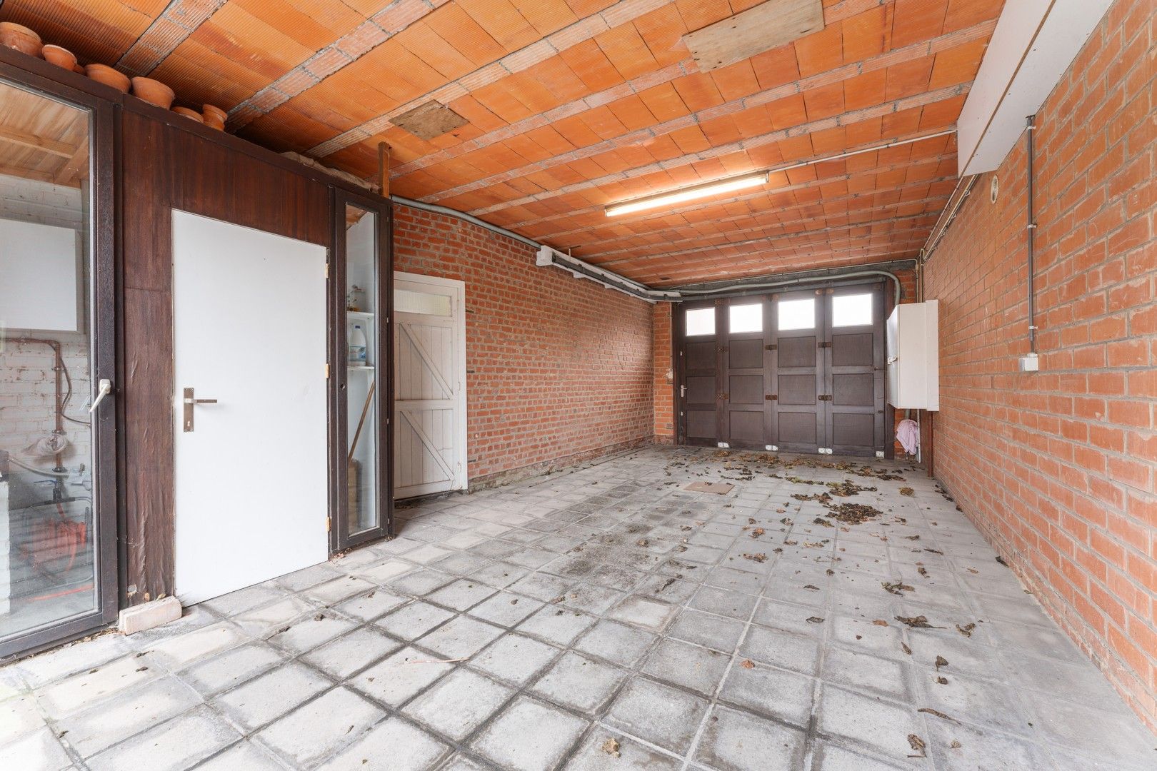 Statige herenwoning met magazijn & 4 slaapkamers in centrum Oostrozebeke! foto 25