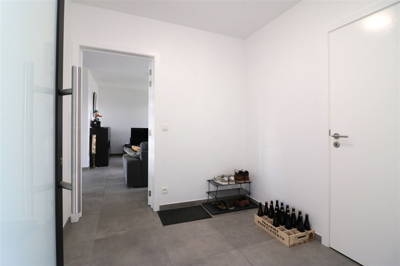 Duplex met 2 slpk., zuidterras en autostplts op rustige locatie foto 2