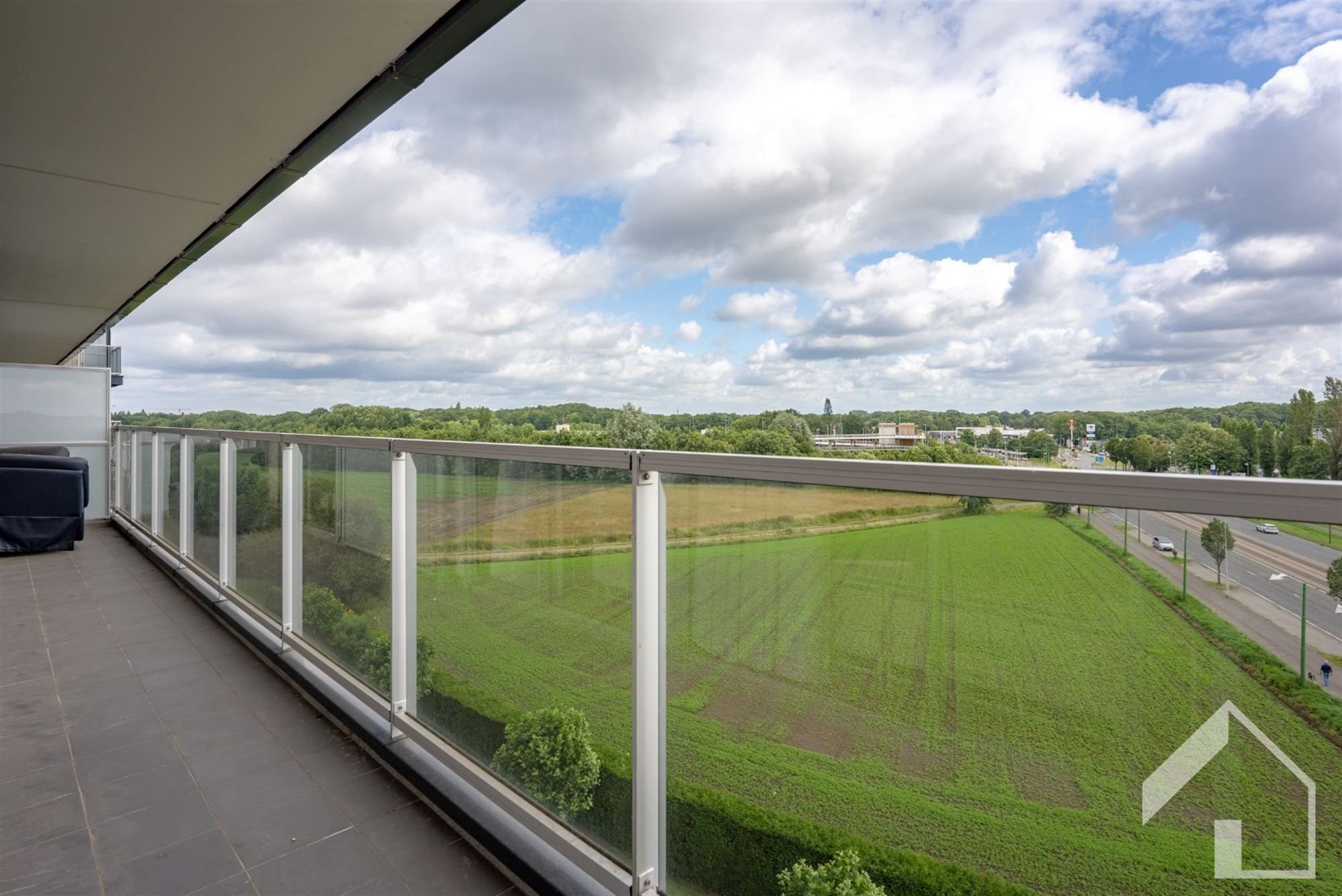 Ruim 2 slaapkamer appartement met prachtig zicht foto 8