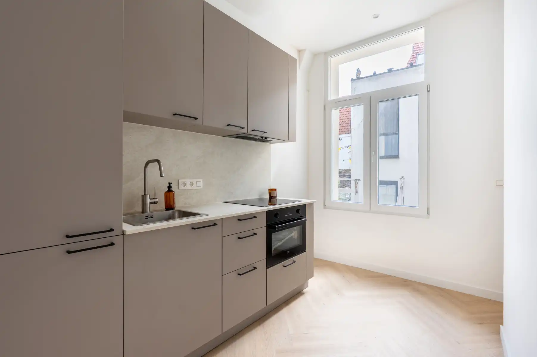 Lichtrijk appartement op het falconplein foto 4