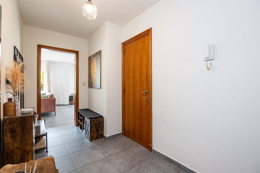 Gelijkvloers appartement met groene tuin foto 14