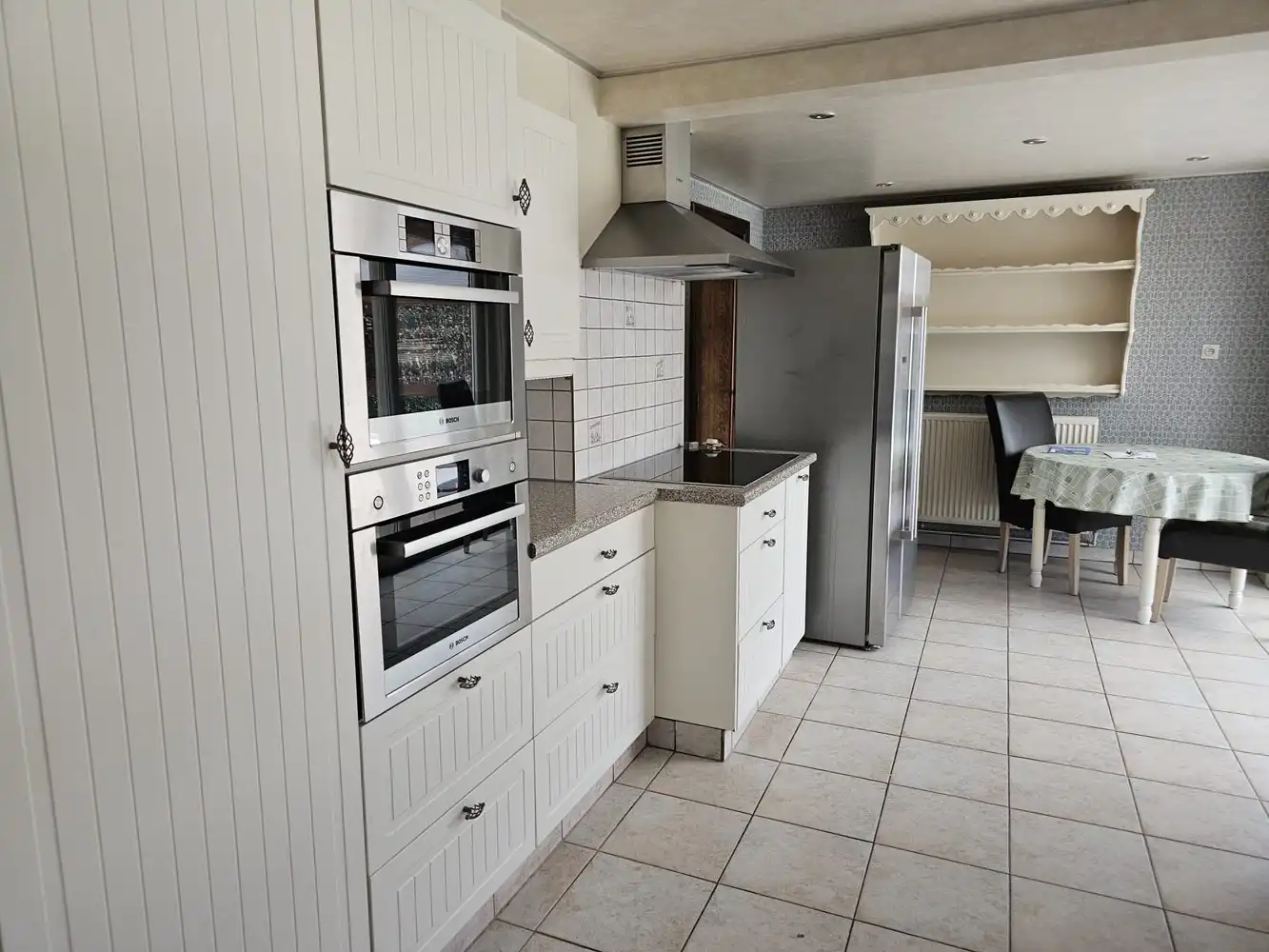 Woning (HOB) met tuin en dubbele garage foto 8