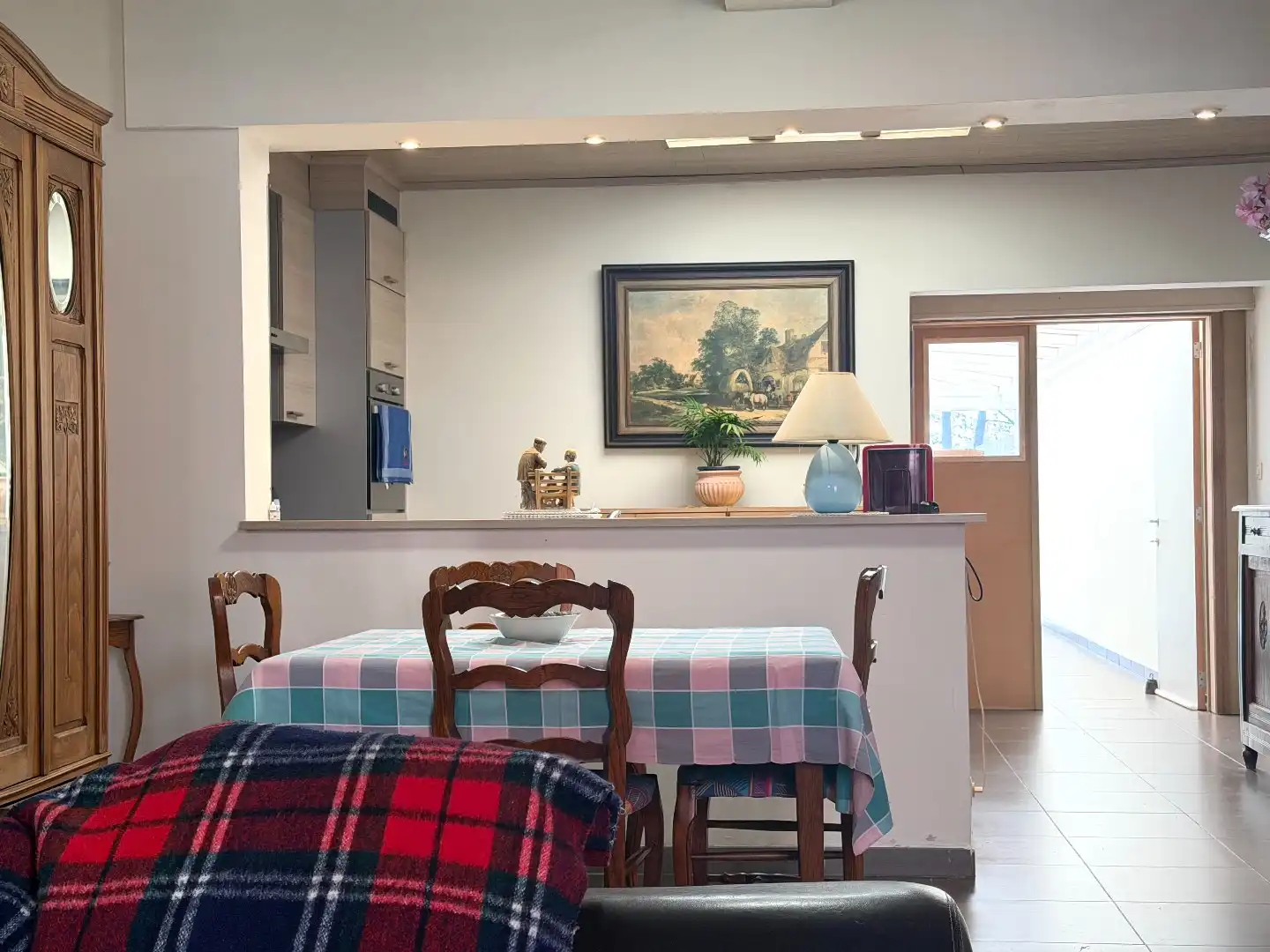 Gerenoveerde rijwoning met zuidgerichte tuin in Wervik te koop. foto 4