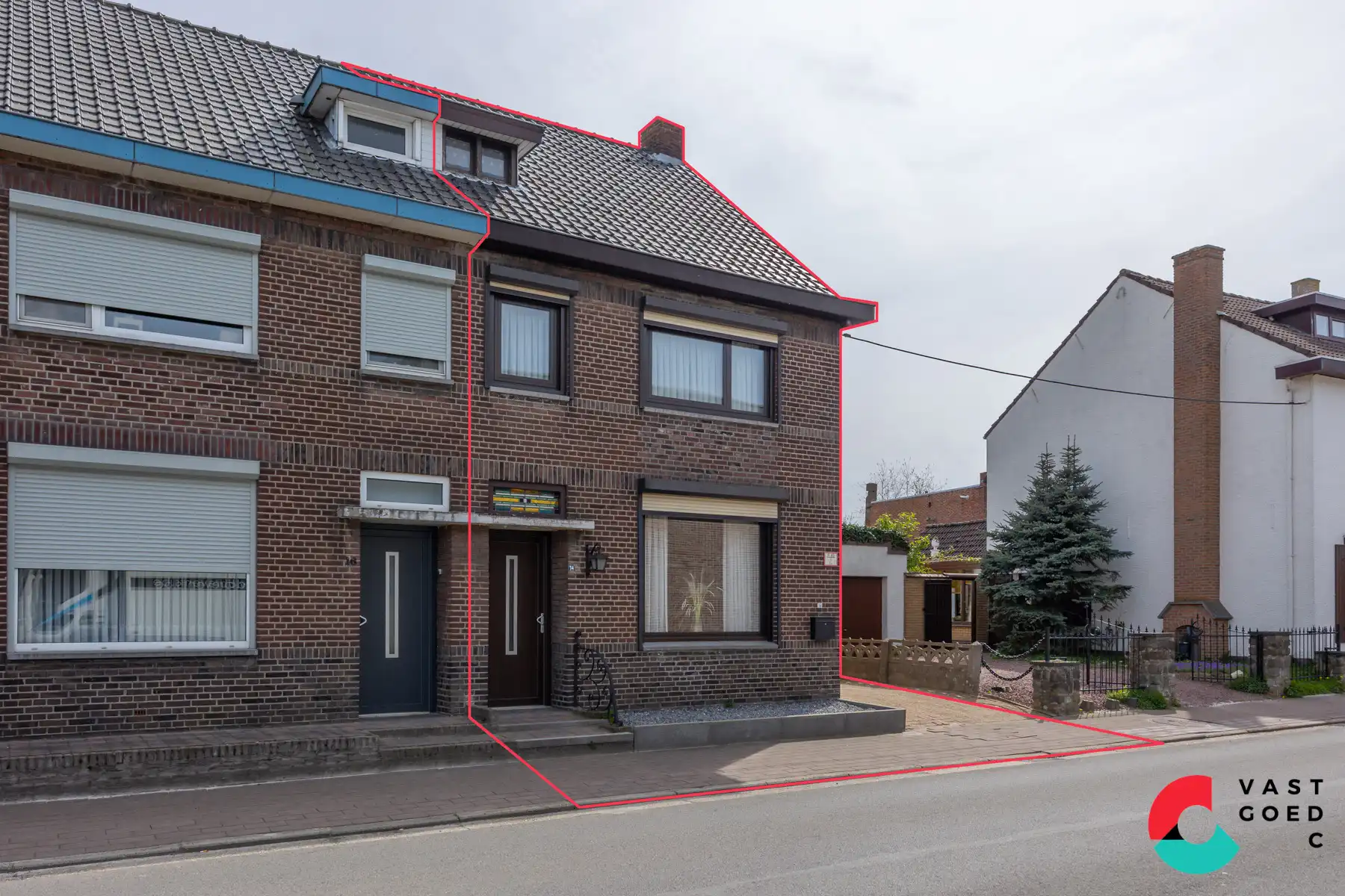 Te renoveren gezinswoning in het centrum van Hamont-Achel foto 3