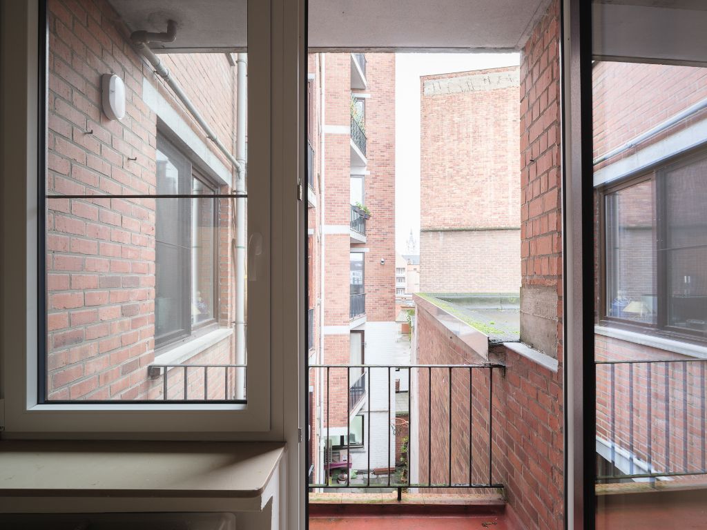 Gerenoveerd 2 slaapkamer appartement met unieke zichten op de Gentse binnenwateren foto 10