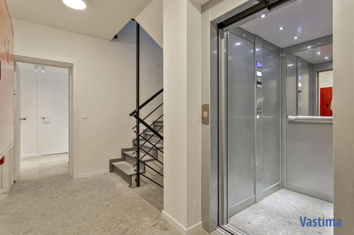 Recent appartement met 2 slaapkamers, terras en autostaanplaats foto 2