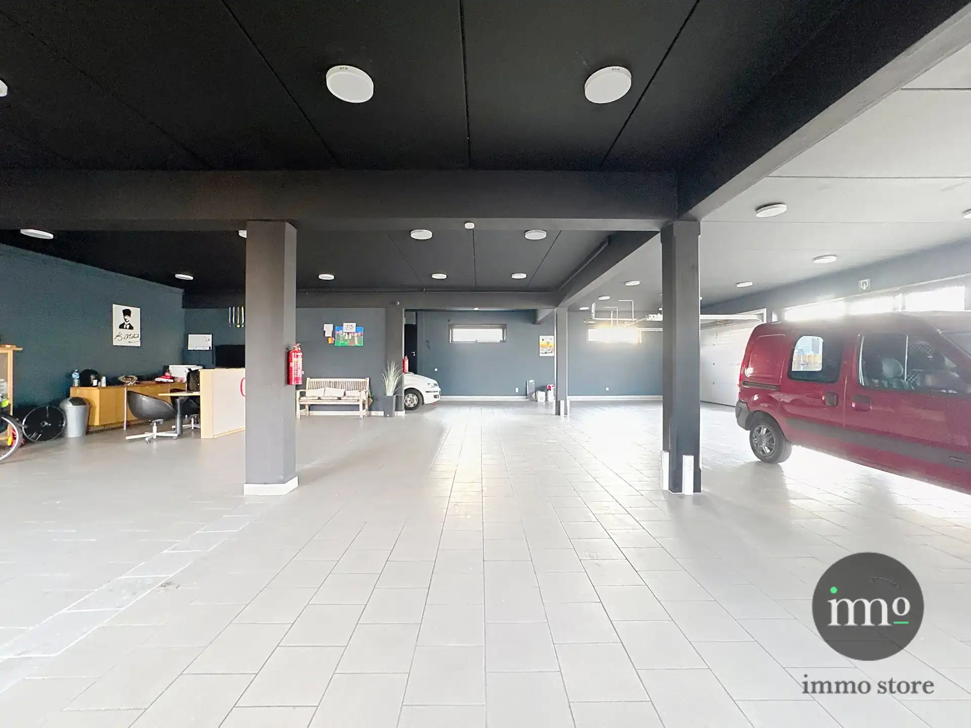 Een uitzonderlijk pand waar ondernemen, ruimte en wonen perfect samenkomen. foto 5