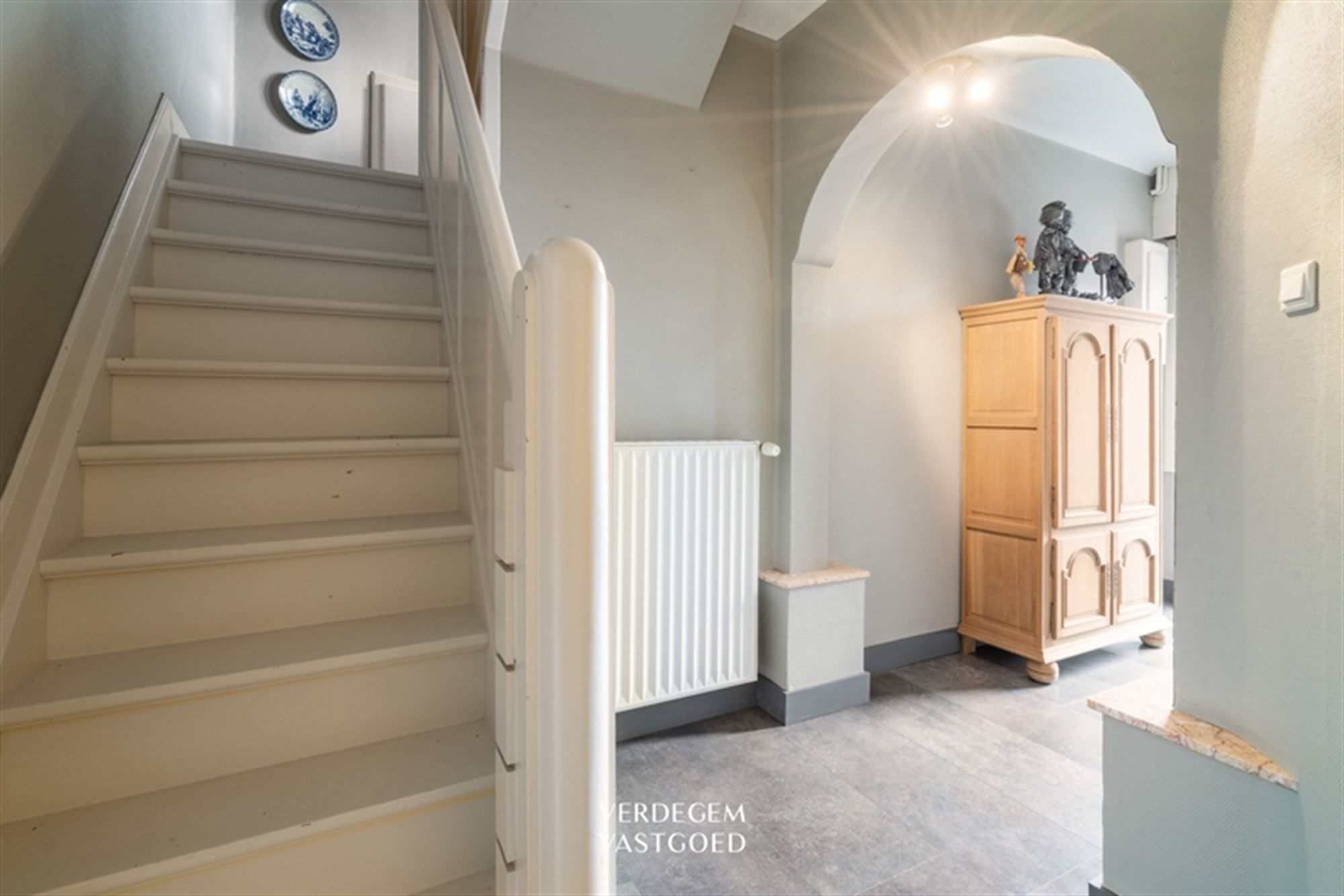 Karaktervolle woning met 3 slaapkamers en loods van 108m² foto 3
