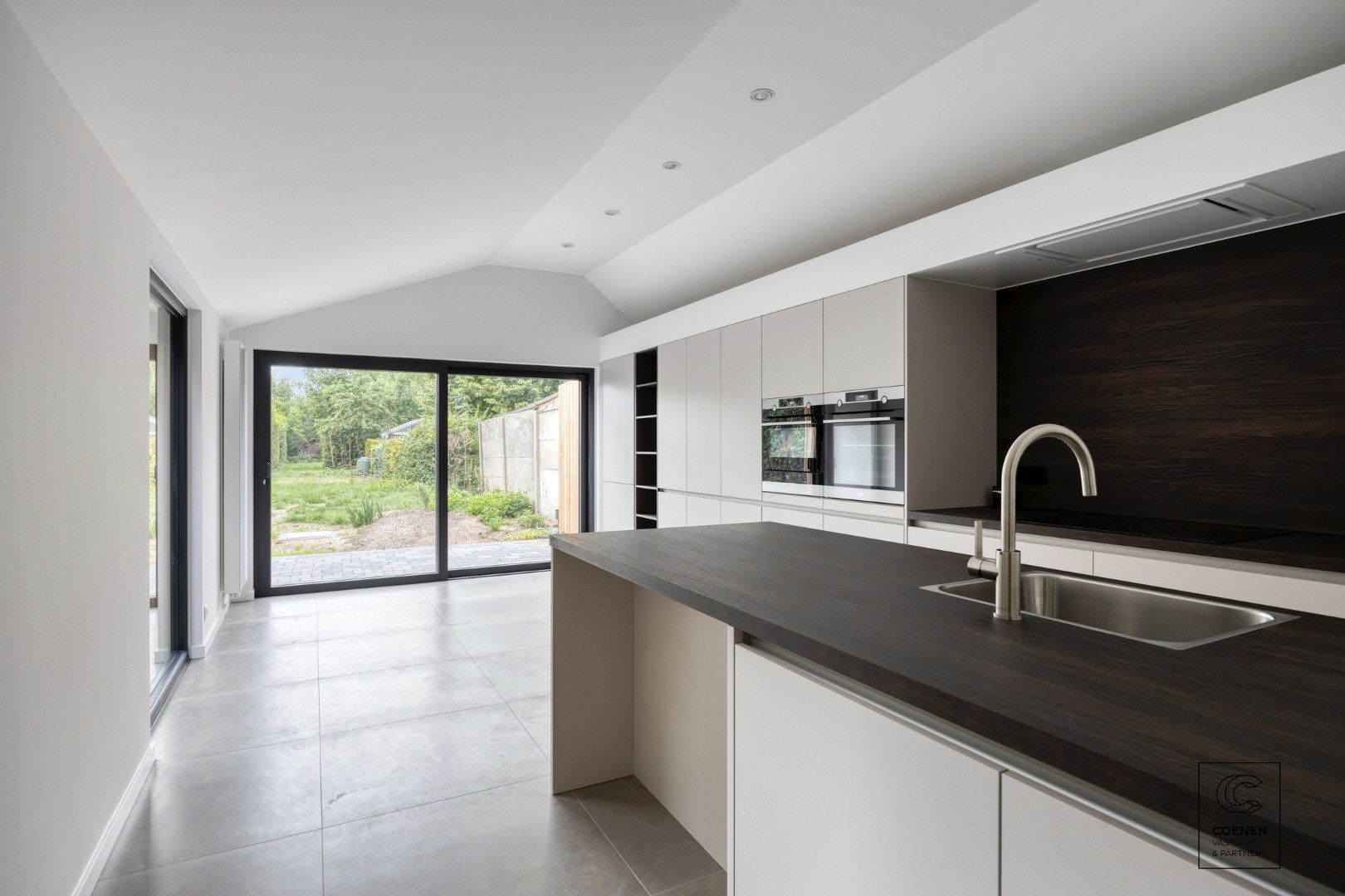 Prachtig, volledig gerenoveerde HOB met twee slaapkamers op een centrale ligging te Brasschaat!  foto 8
