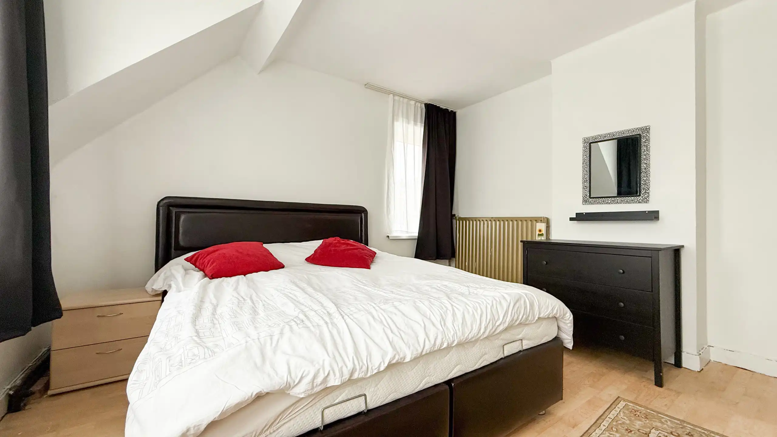 Half open gezinswoning, centraal gelegen, met 3 slaapkamers! foto 22