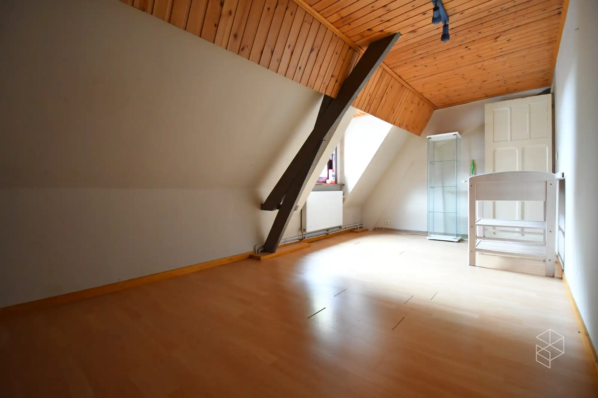 Goed onderhouden woning met 3 slpk, tuin oprit en bijgebouw foto 10
