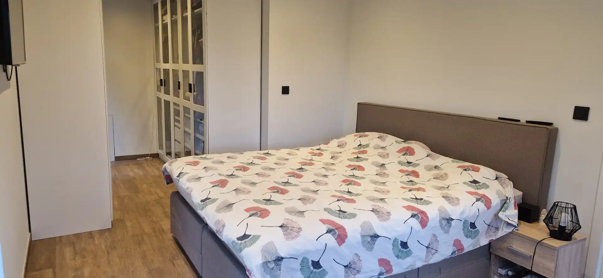 Prachtig  gerenoveerde en rustig gelegen EENGEZINSWONING (2024), bewoonbaar: 192m², met mooie leefruimten, 3 slaapkamers, garage 2 wagens en grote tuin op 14 are 54 ca. foto 25