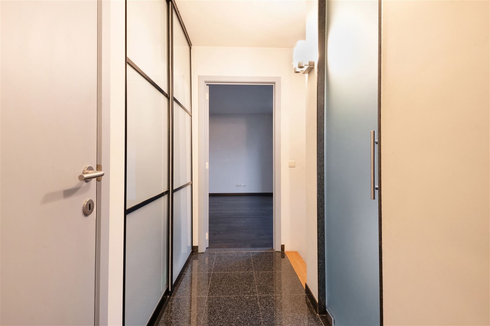 Instapklaar duplexappartement met 3 slaapkamers in Gent! foto 12
