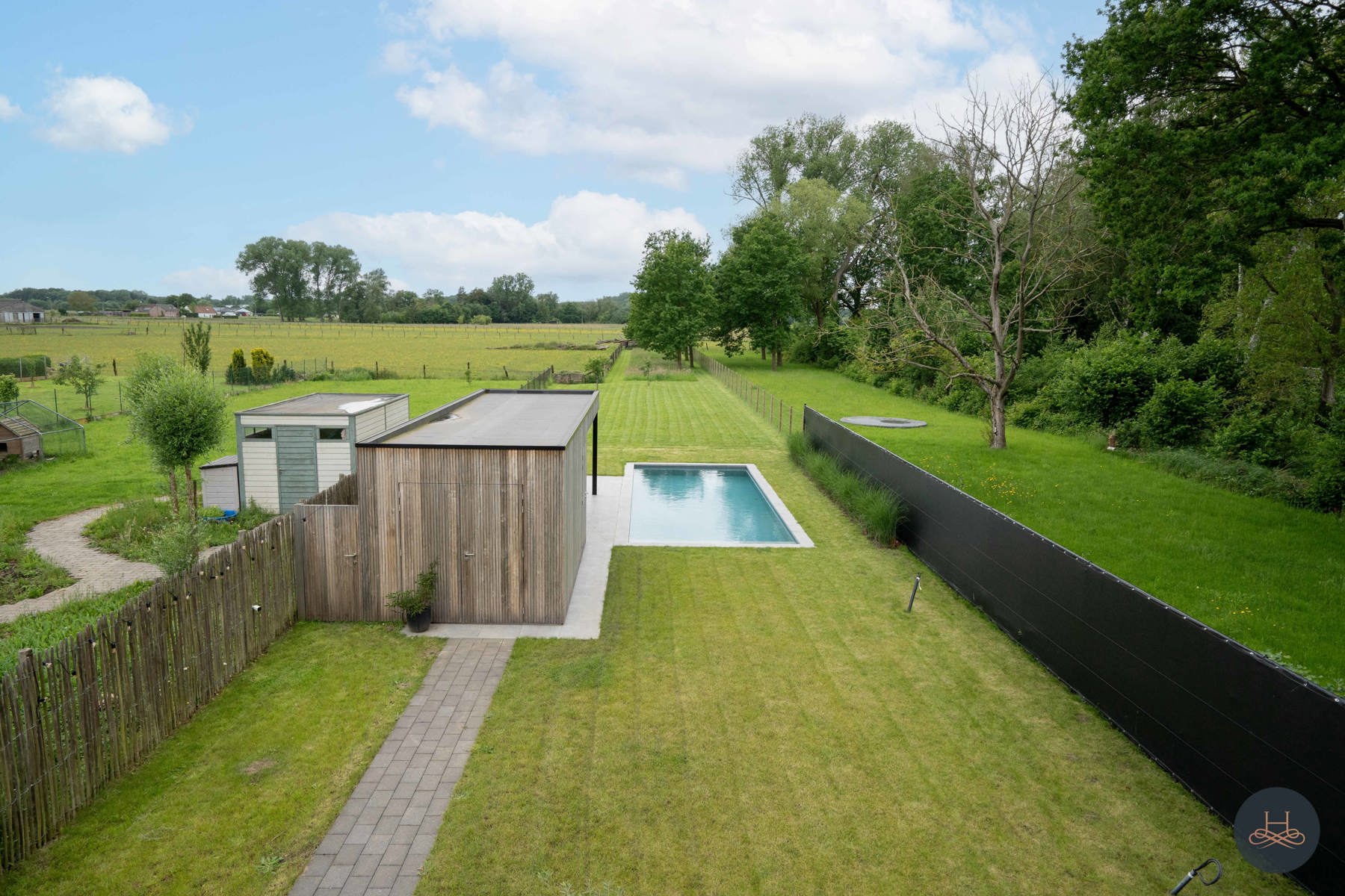 Knappe recente woning met prachtig groen uitzicht foto 2