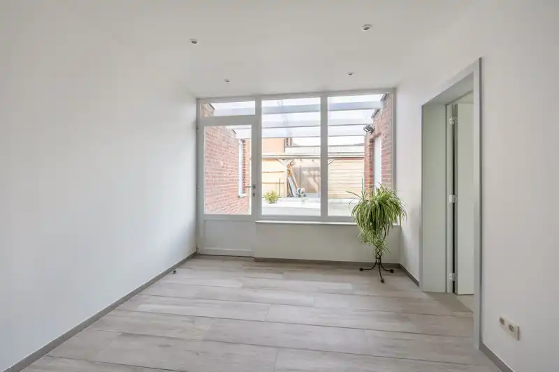 Smaakvol gerenoveerde woning met 3 slaapkamers en garage foto 12