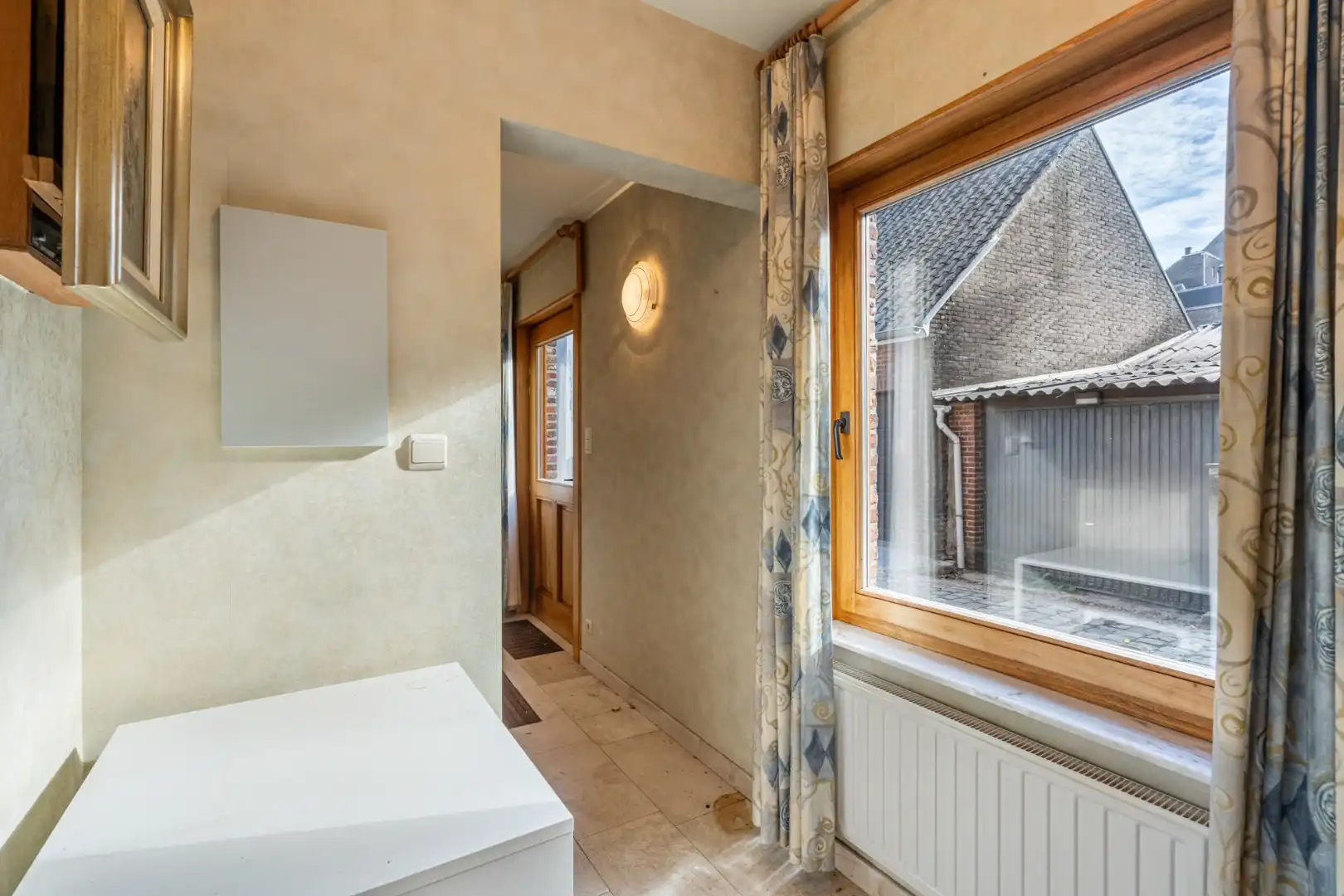Ruime stadswoning in het centrum van Maaseik in een verkeersarme, doodlopende straat!  foto 6