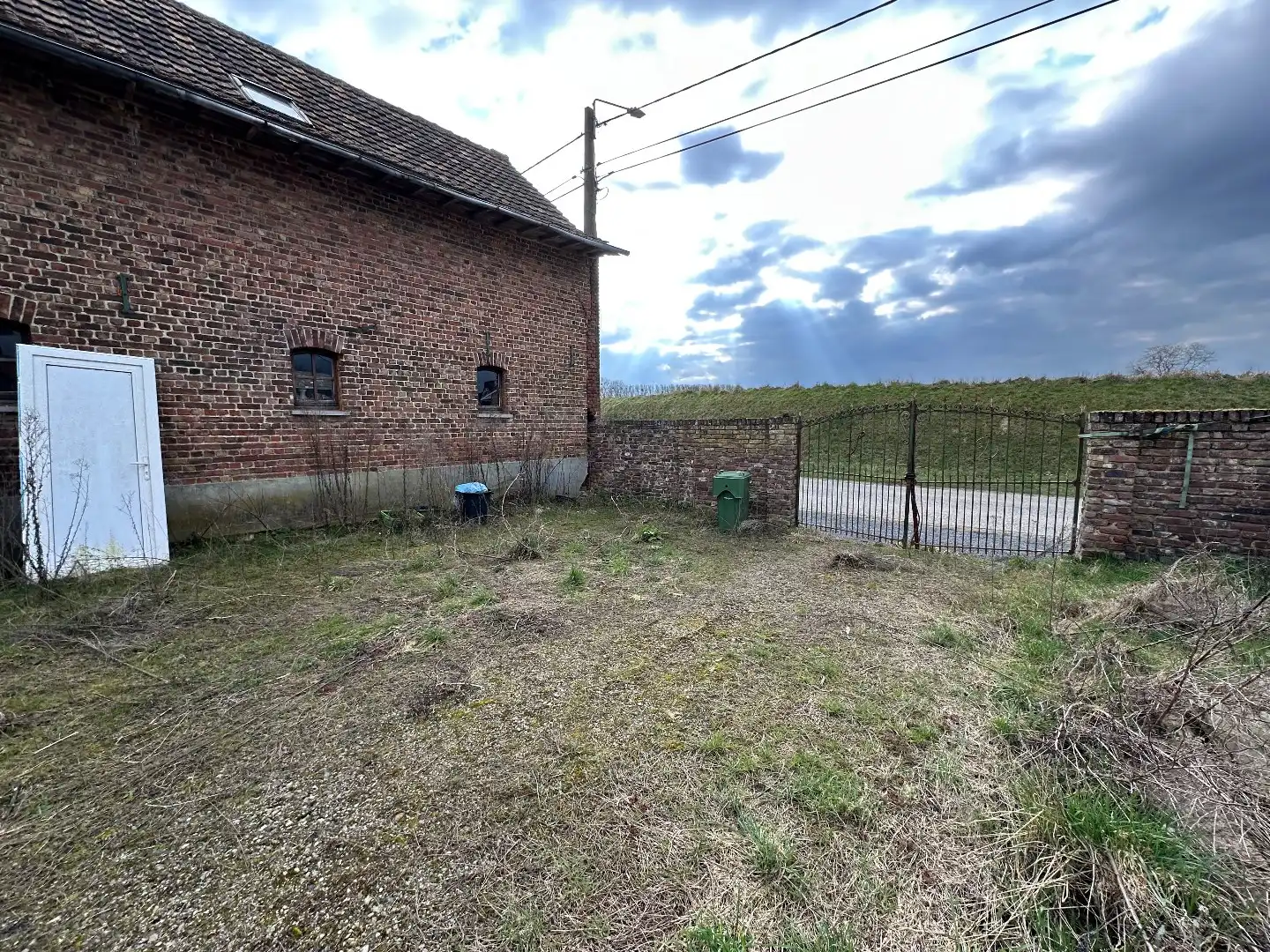 Unieke woning met enorm potentieel op perceel van 96 Are foto 28