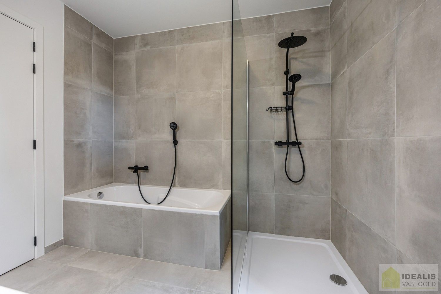 PRACHTIGE NIEUWBOUWWONING (2% REGISTRATIERECHTEN MOGELIJK!) MET EEN HEERLIJK LICHTRIJKE WOONKAMER MET OPEN KEUKEN, RUIME BERGING, BUREEL, 3 SLAAPKAMERS, RUIME DRESSING EN RUIME BADKAMER VOORZIEN VAN ALLE COMFORT! EEN HEERLIJK RUIM HUIS MET EEN NAAR WENS AAN TE LEGGEN TUIN, OP EEN GEGEERDE LOCATIE NABIJ HET CENTRUM VAN PEER! foto 39