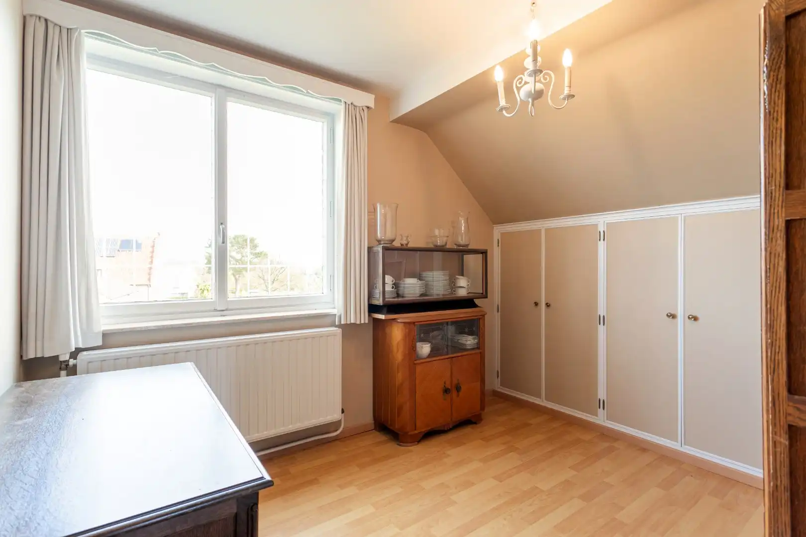 Te renoveren woning met 5 slpks op topligging in Dworp foto 19