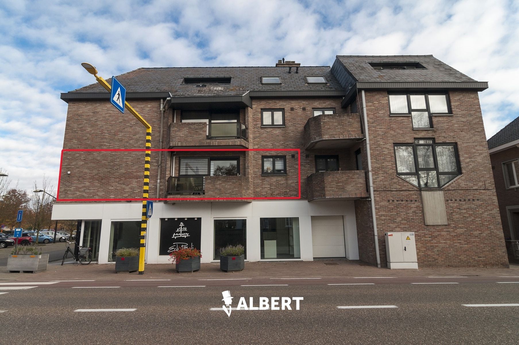 Instapklaar appartement , 2 Slaapkamers, met garage! foto {{pictureIndex}}