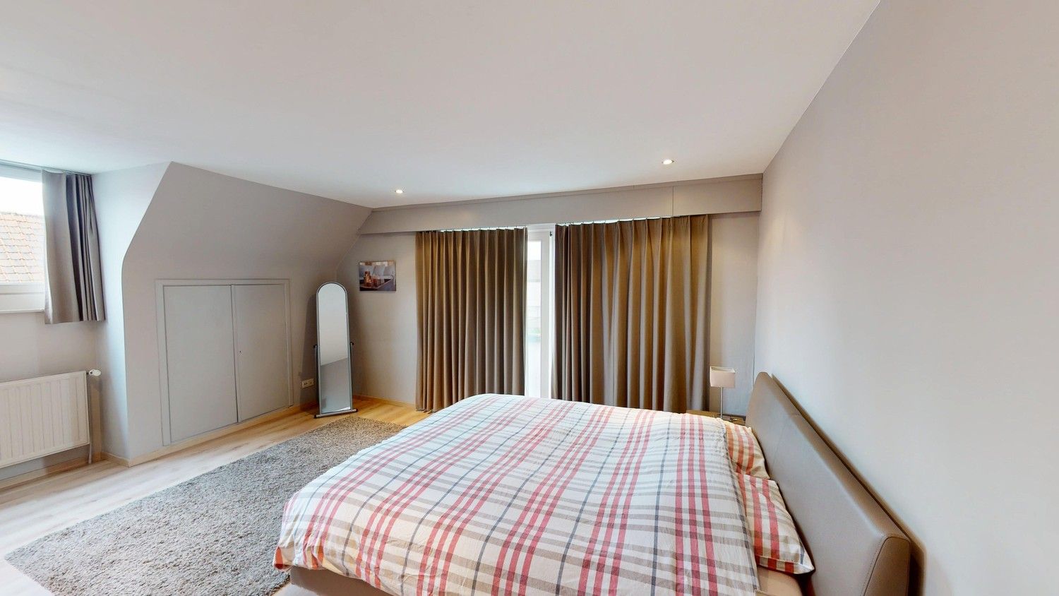 Zeer ruime woning met 4 slaapkamers te koop! foto 14