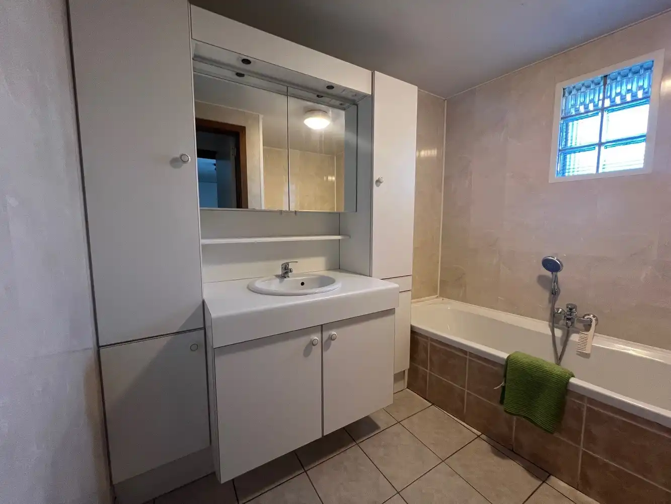 Gelijkvloers appartement met 2 slaapkamers. foto 5