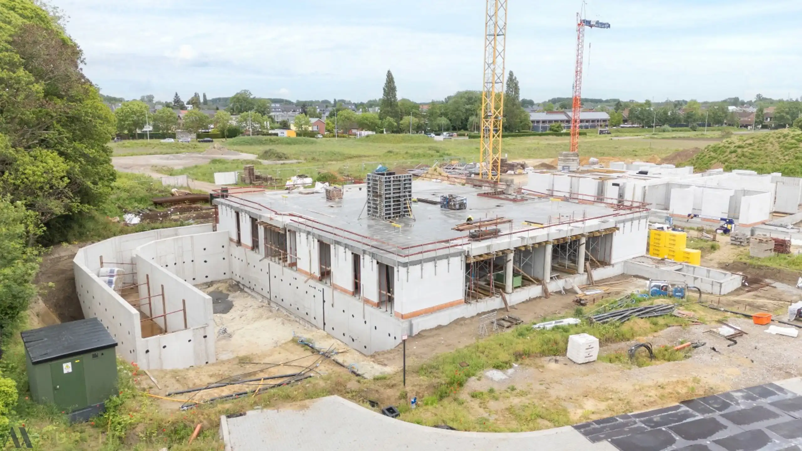 MEIBOOMVIERING op donderdag 22/10 van 17 u tot 20 met actie foto {{pictureIndex}}