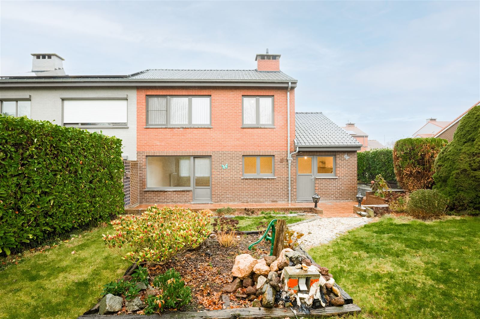 Gezellige gerenoveerde woning in een rustige wijk, met ruime tuin en garage foto 14