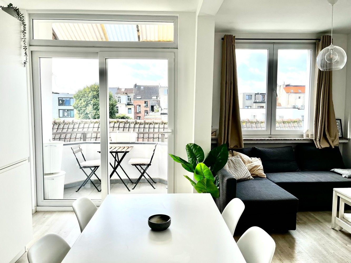 Ruim 1-slaapkamer appartement met terras in Zurenborg foto 1