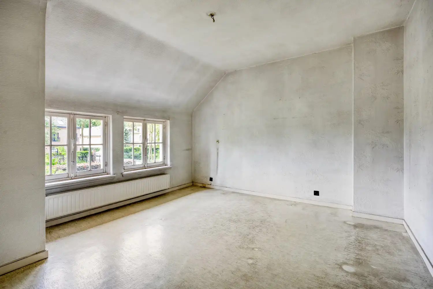 Charmante te renoveren cottagewoning met 3 slaapkamers en garage op 678m2! foto 19